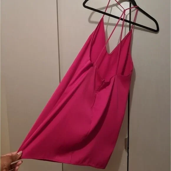 Hot pink dress   - Picture 6 of 8